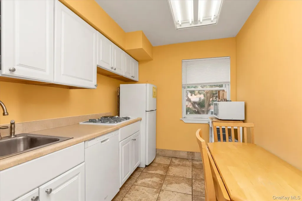 28-15 Bayside Lane Flushing NY 11358