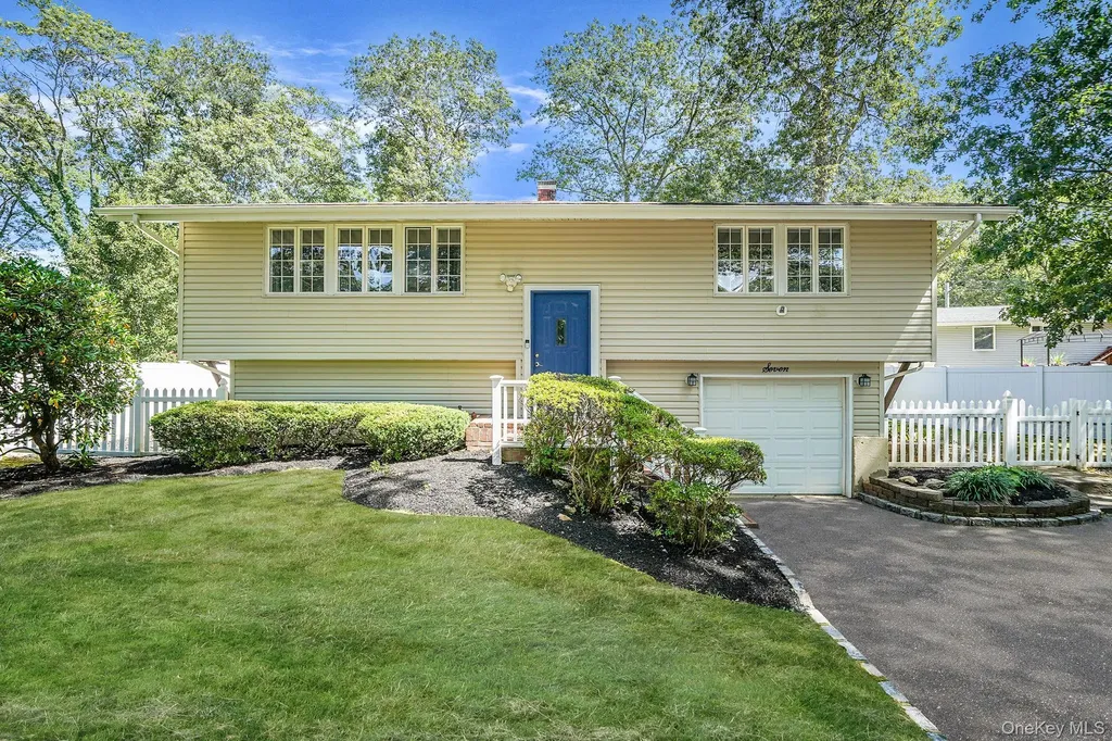7 Deepdale Drive Commack NY 11725