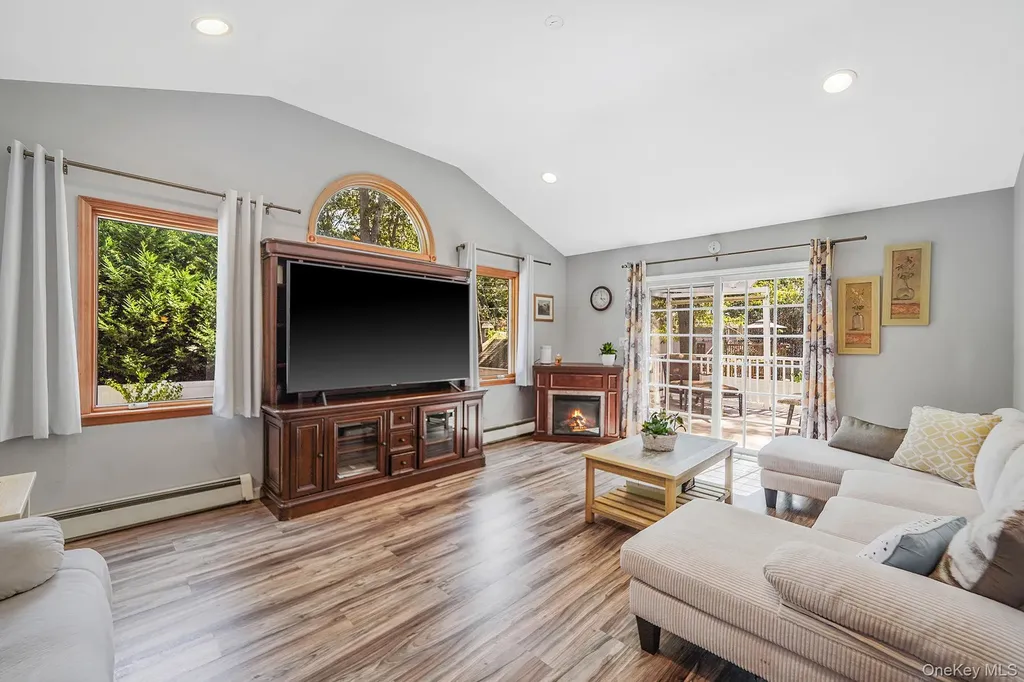 7 Deepdale Drive Commack NY 11725