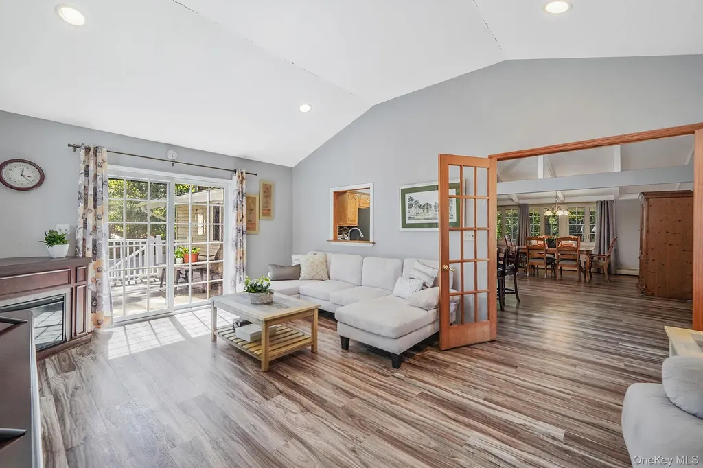 7 Deepdale Drive Commack NY 11725