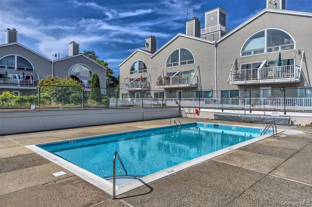 18 Windward Lane Bronx NY 10464