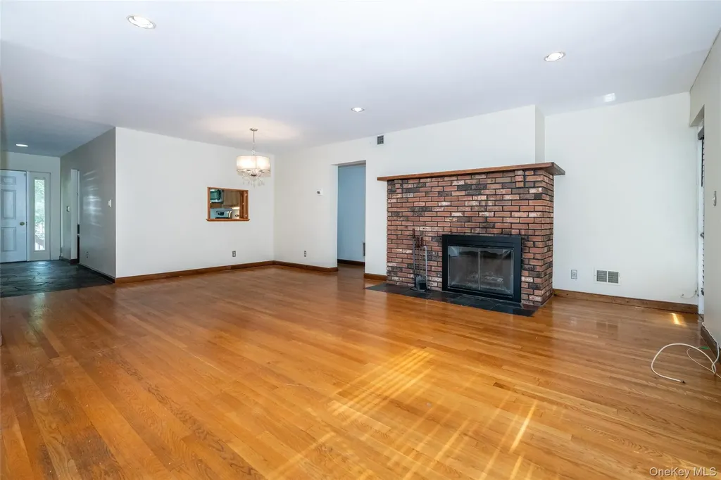 18 Windward Lane Bronx NY 10464