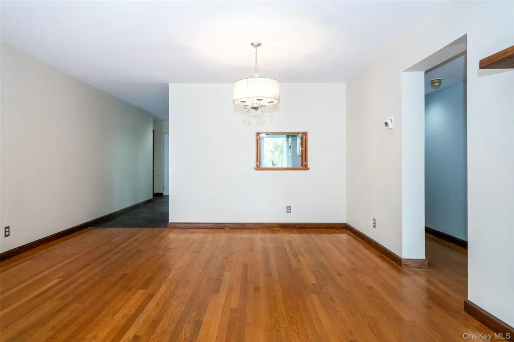 18 Windward Lane Bronx NY 10464