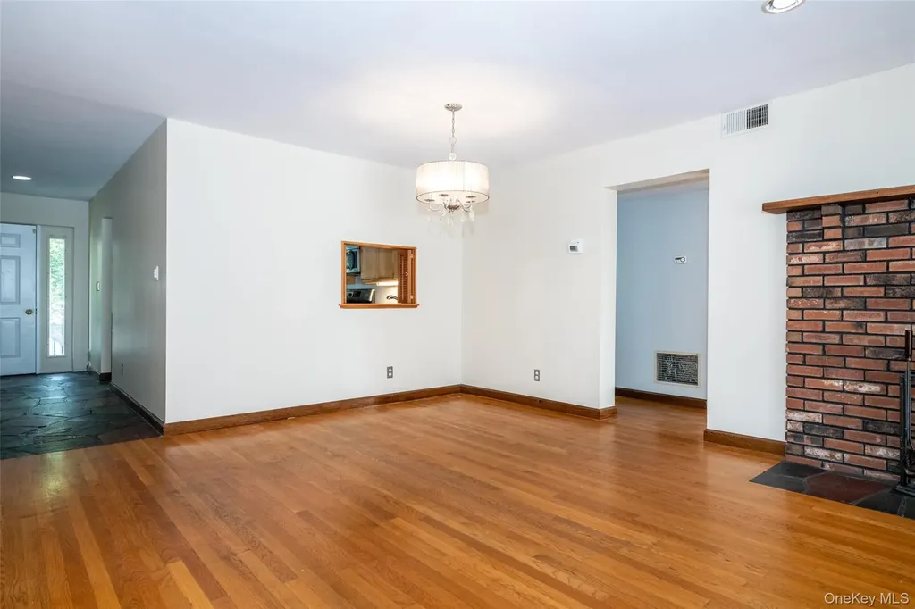 18 Windward Lane Bronx NY 10464