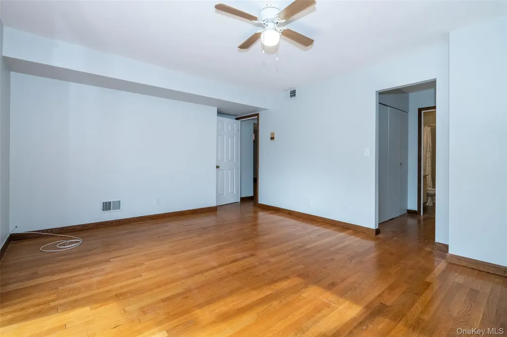 18 Windward Lane Bronx NY 10464