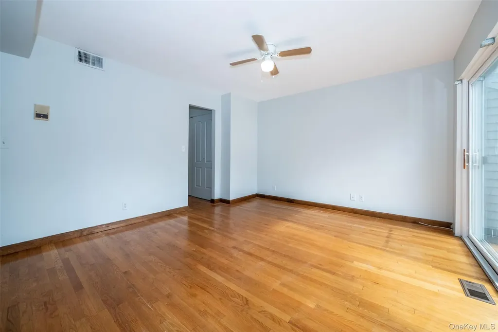 18 Windward Lane Bronx NY 10464
