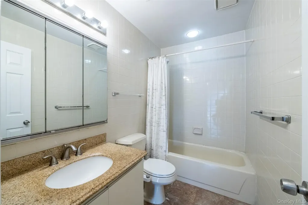 18 Windward Lane Bronx NY 10464