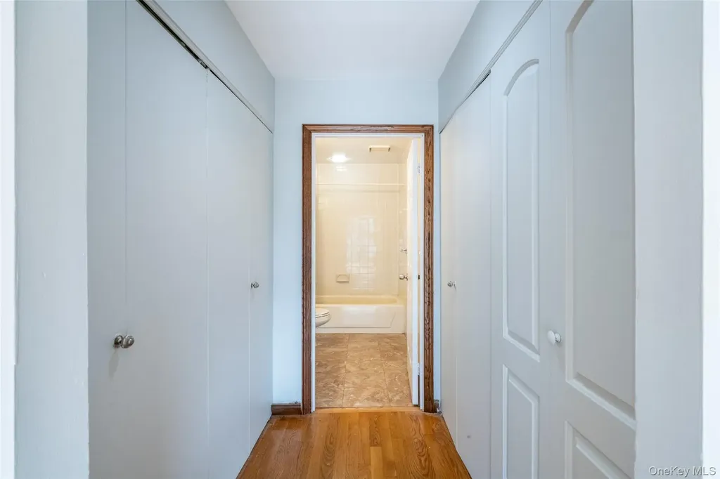 18 Windward Lane Bronx NY 10464