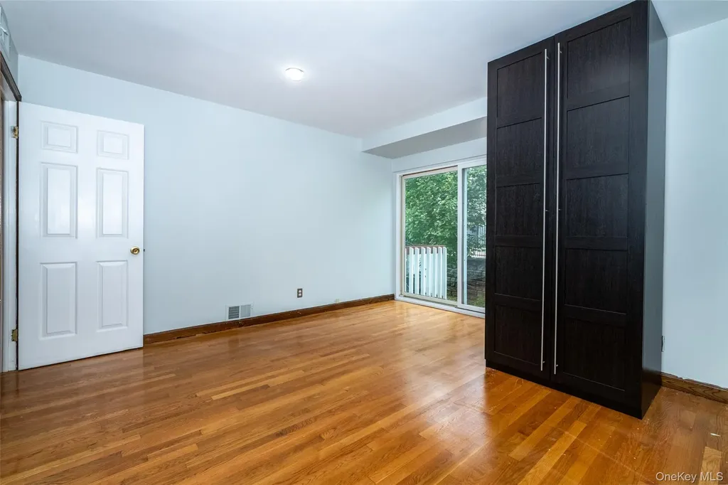 18 Windward Lane Bronx NY 10464