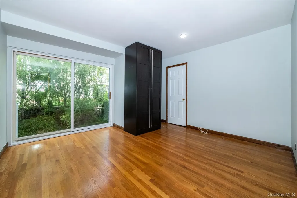 18 Windward Lane Bronx NY 10464