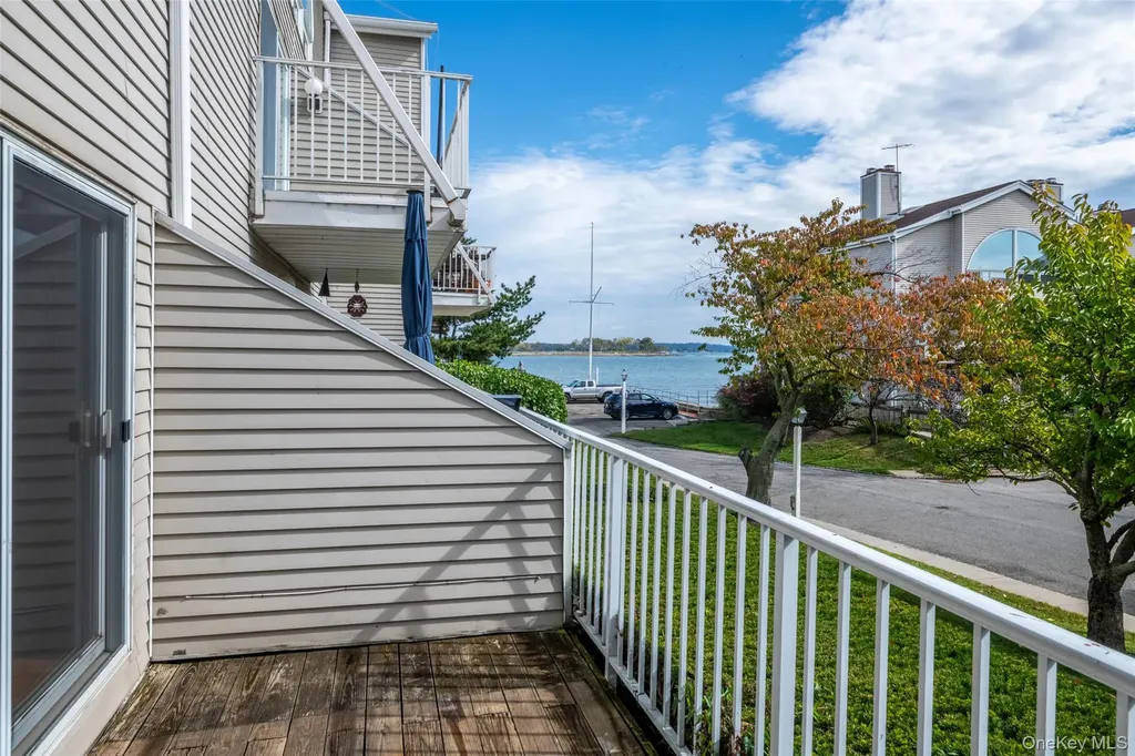 18 Windward Lane Bronx NY 10464