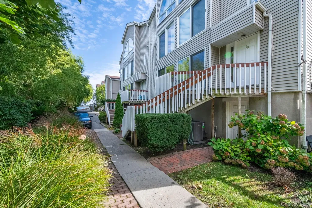 18 Windward Lane Bronx NY 10464