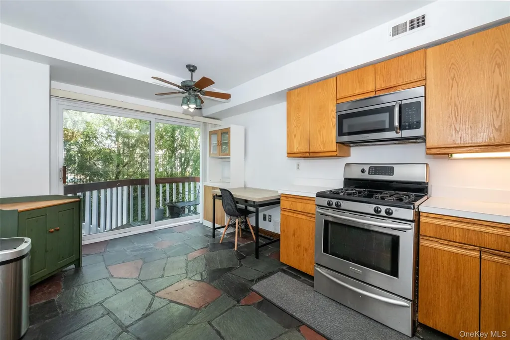 18 Windward Lane Bronx NY 10464