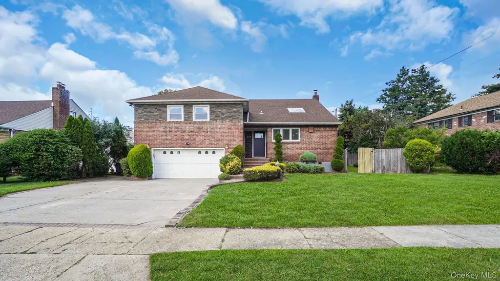 827 Eastfield Road Westbury NY 11590
