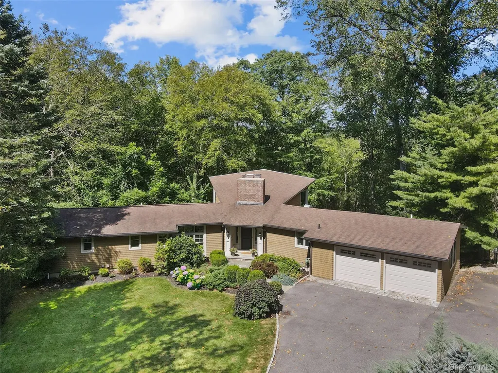 4 Yale Place Armonk NY 10504