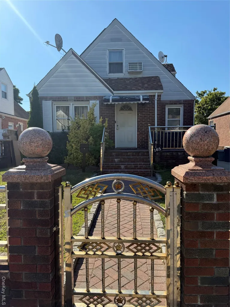 165 Heathcote Road Elmont NY 11003