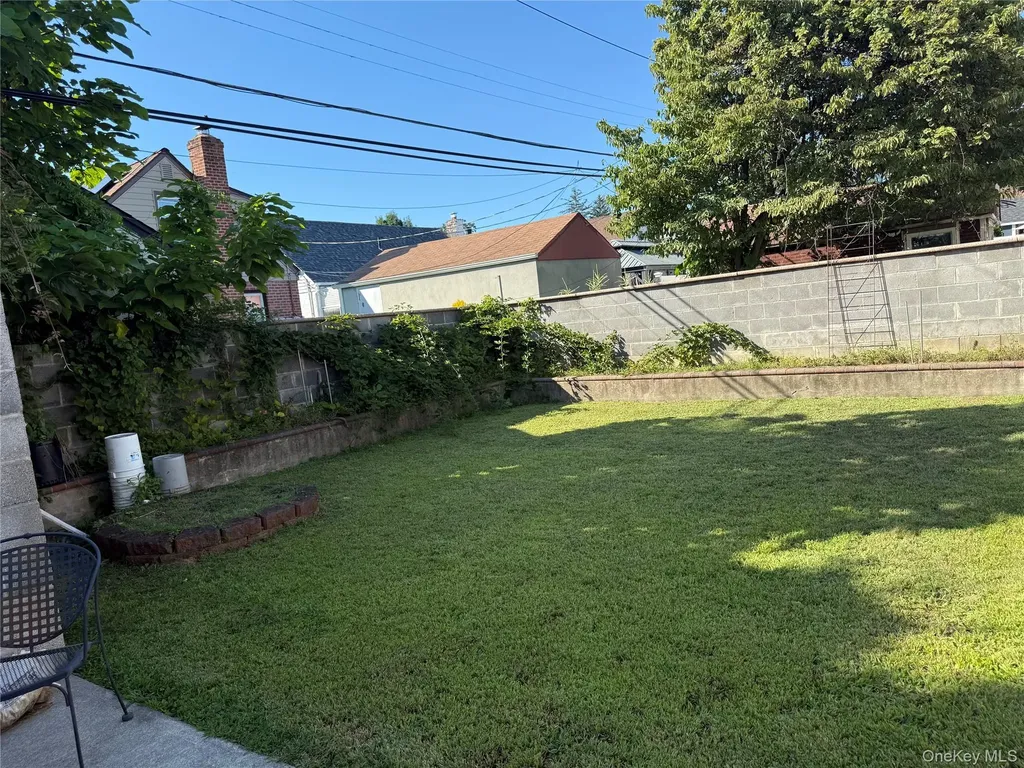 165 Heathcote Road Elmont NY 11003