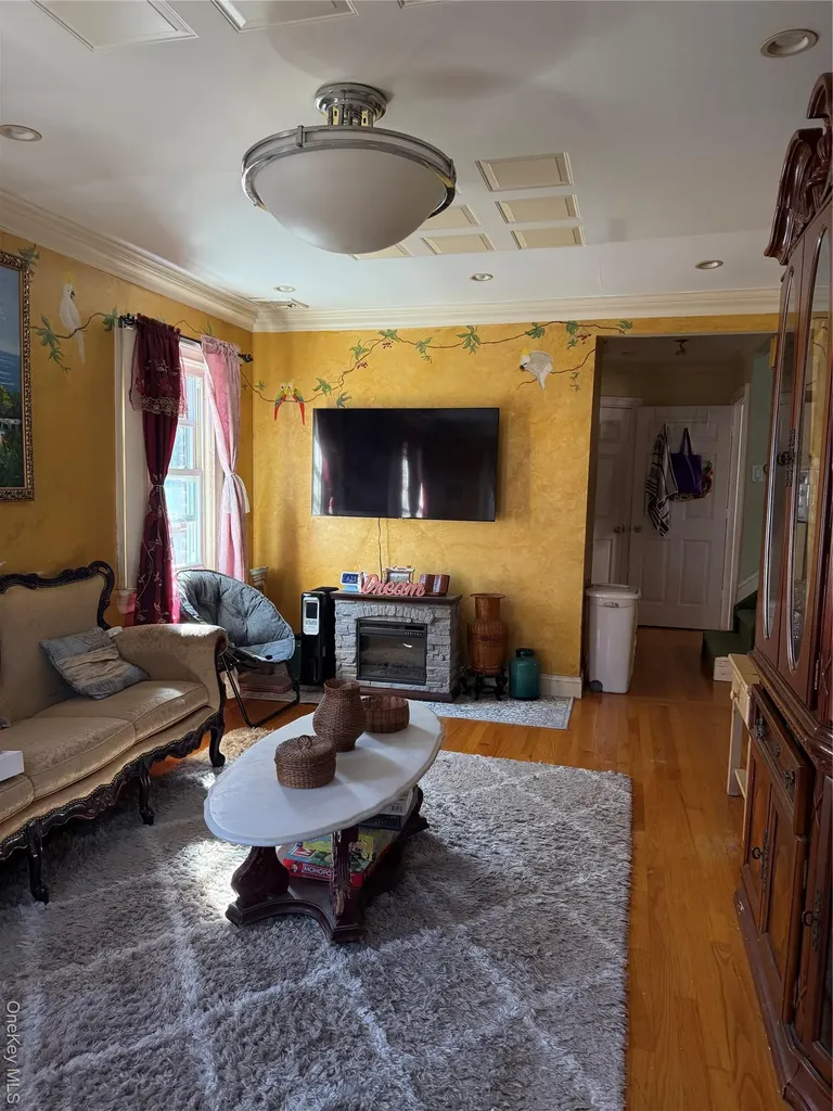 165 Heathcote Road Elmont NY 11003
