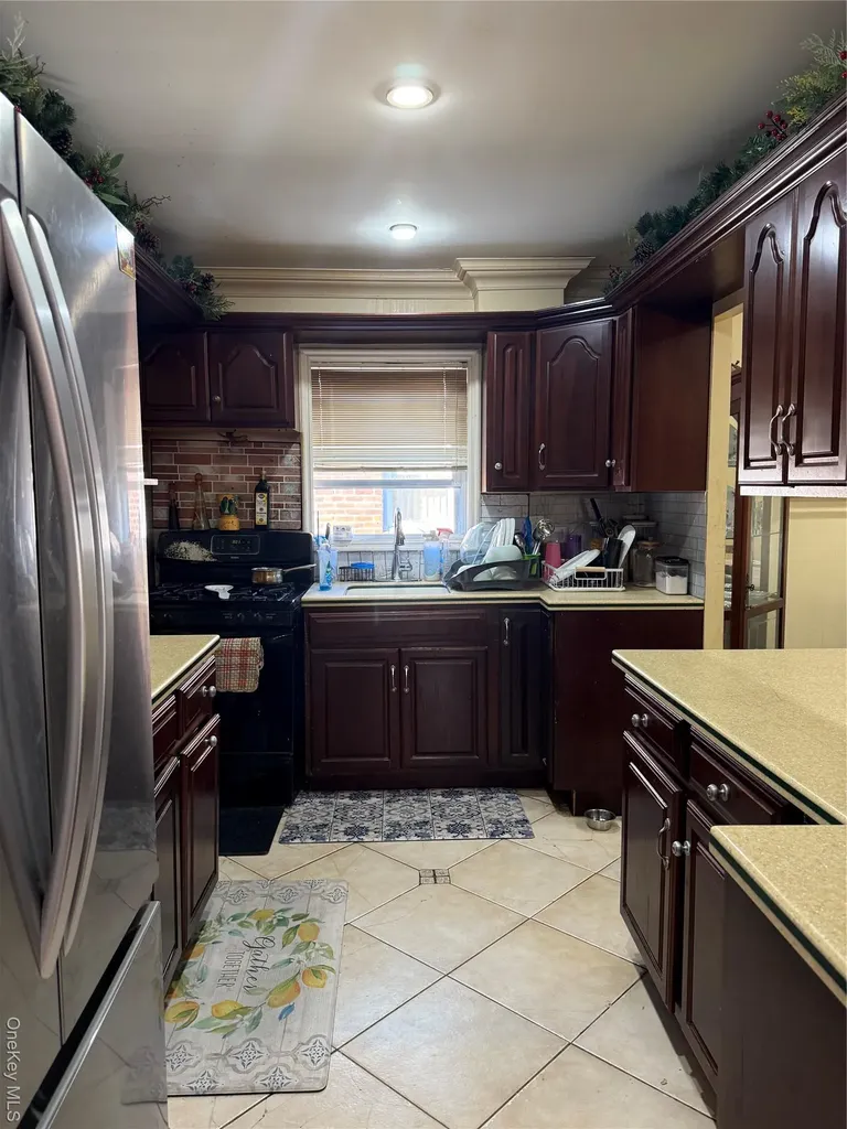 165 Heathcote Road Elmont NY 11003
