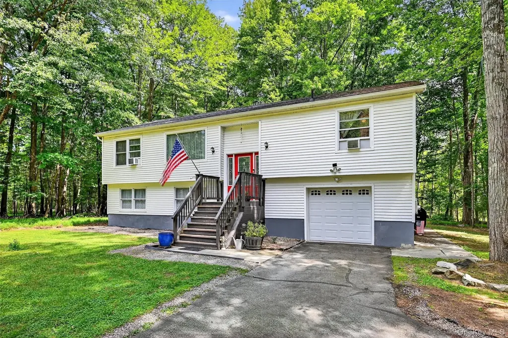 6 Tice Lane Middletown NY 10941