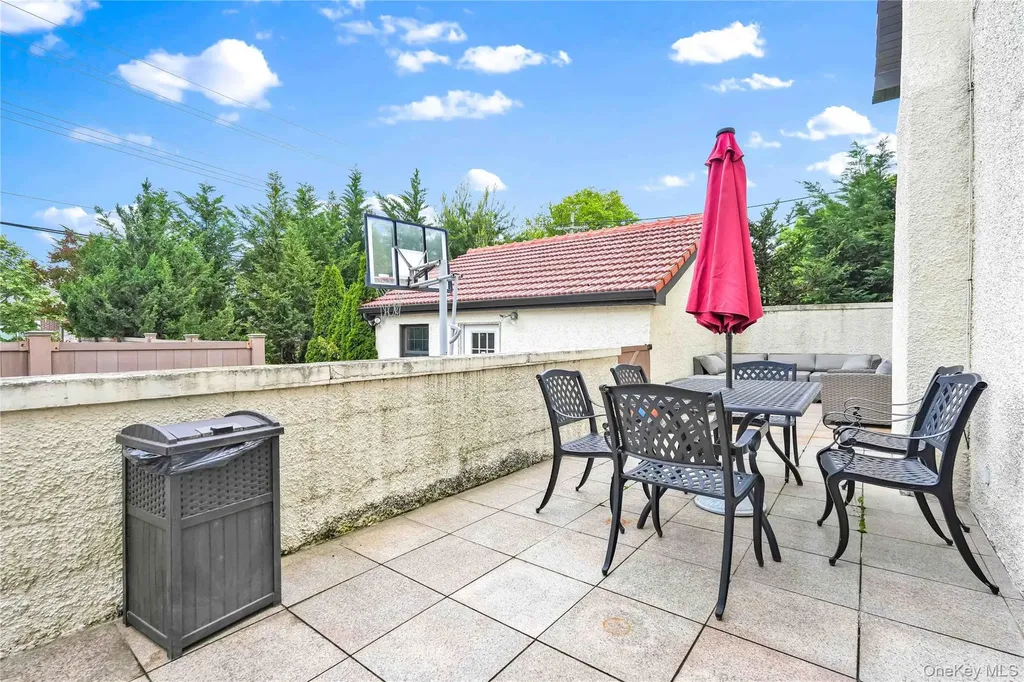 16008 12th Road Beechhurst NY 11357