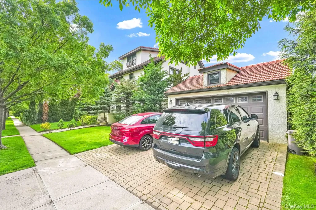 16008 12th Road Beechhurst NY 11357