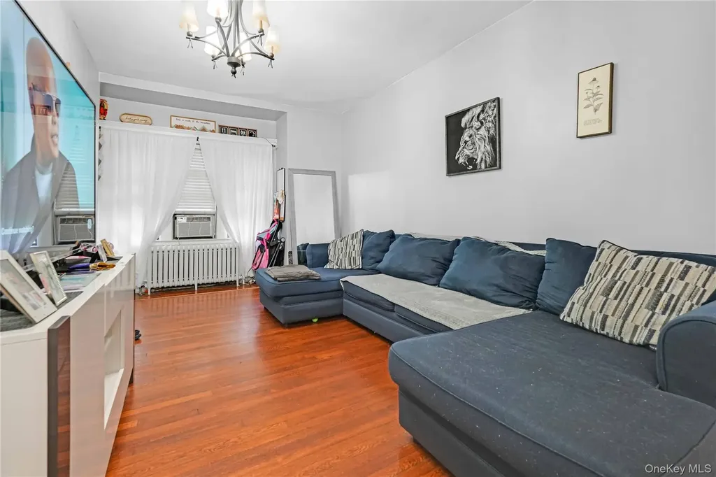 16008 12th Road Beechhurst NY 11357