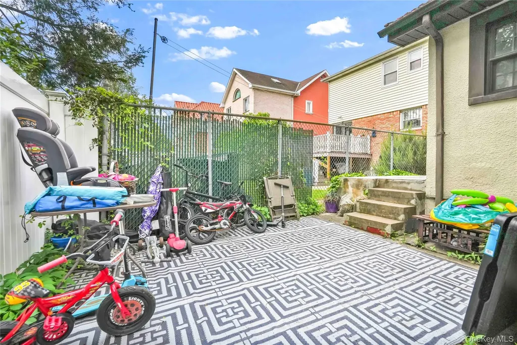 16008 12th Road Beechhurst NY 11357