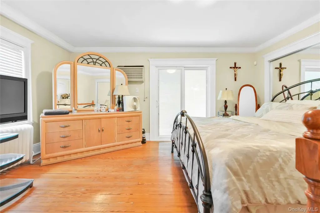16008 12th Road Beechhurst NY 11357