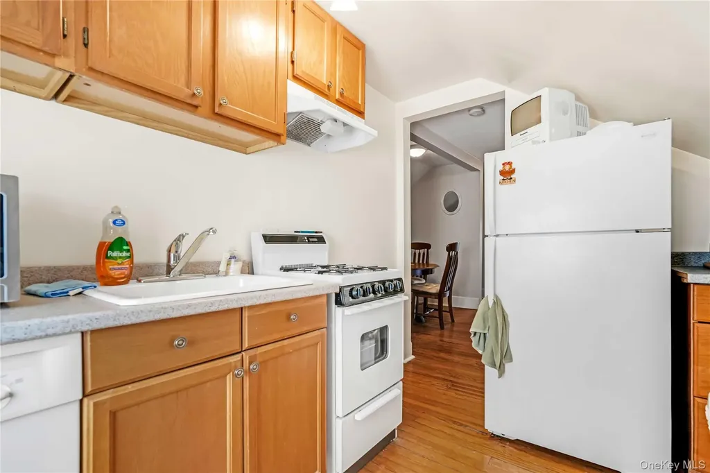 16008 12th Road Beechhurst NY 11357