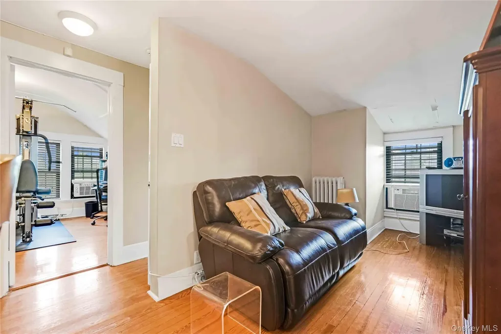 16008 12th Road Beechhurst NY 11357