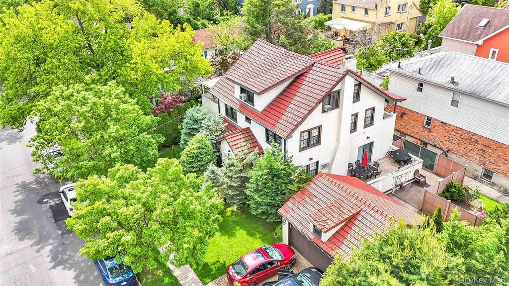 16008 12th Road Beechhurst NY 11357