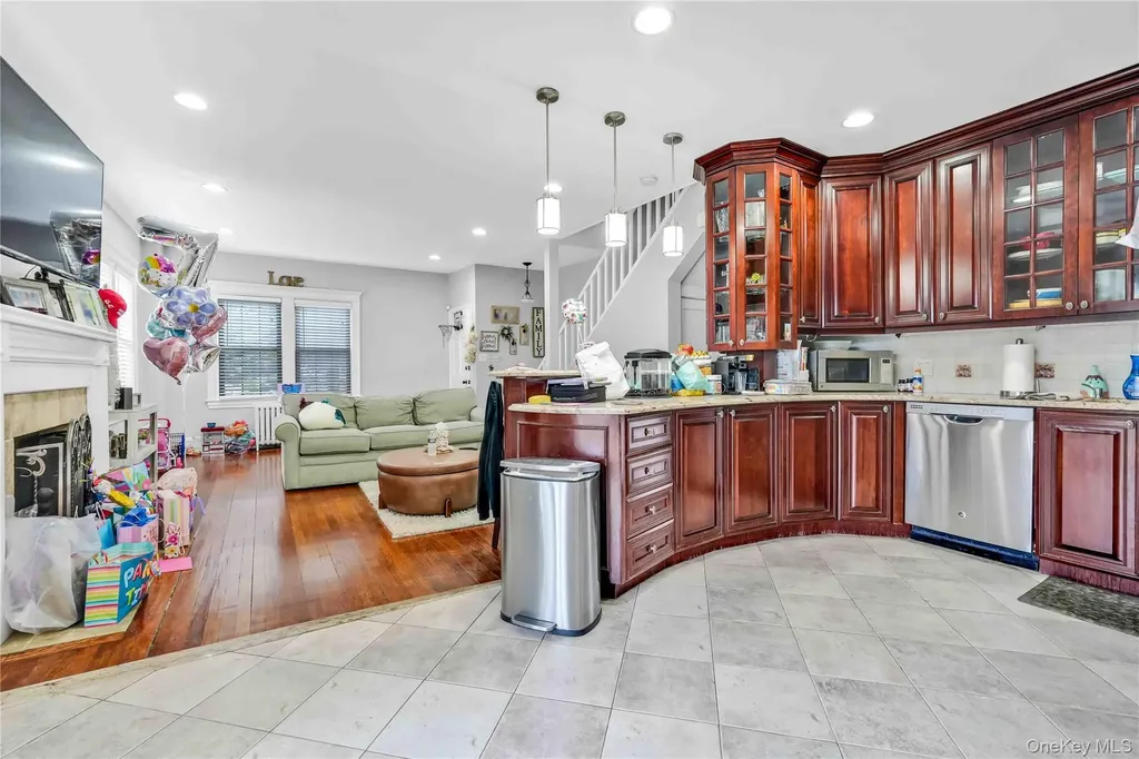 16008 12th Road Beechhurst NY 11357