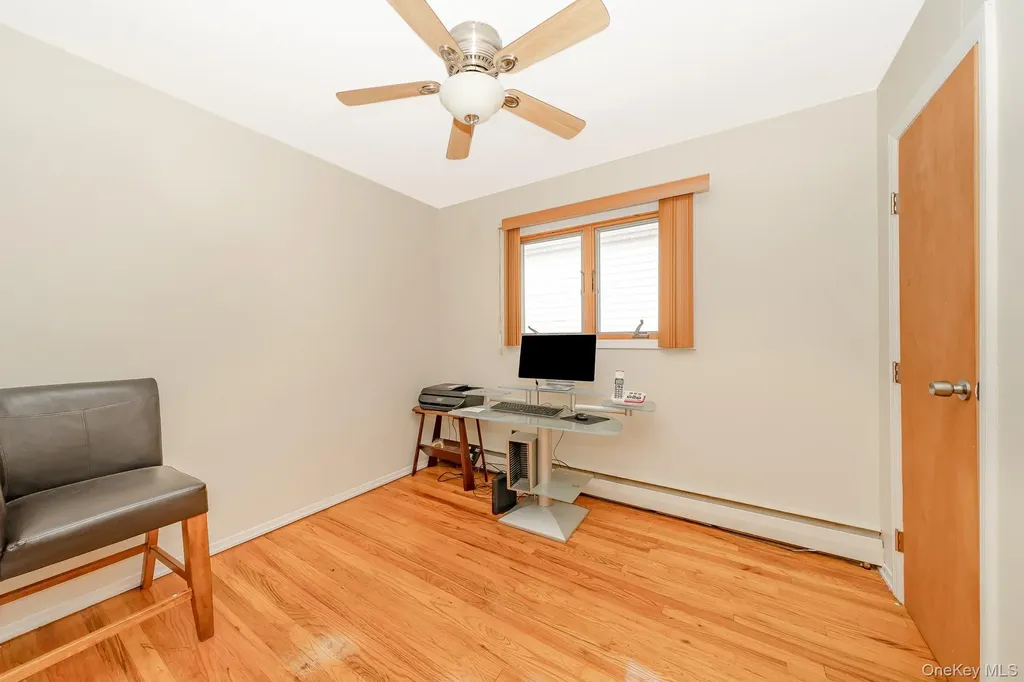 47 W Granada Avenue Lindenhurst NY 11757