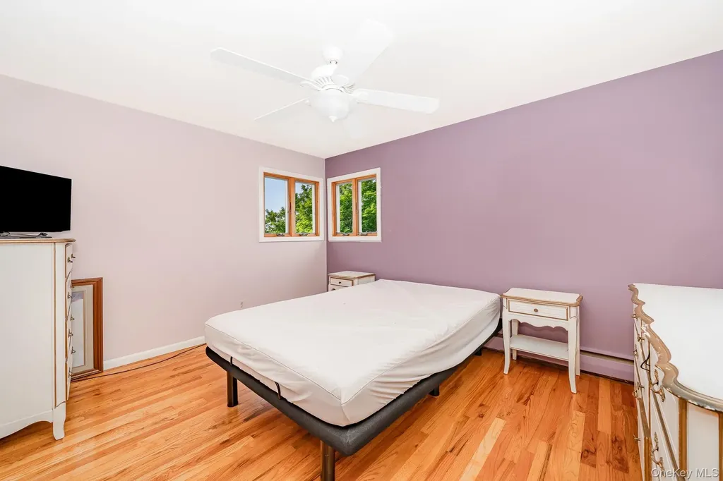 47 W Granada Avenue Lindenhurst NY 11757