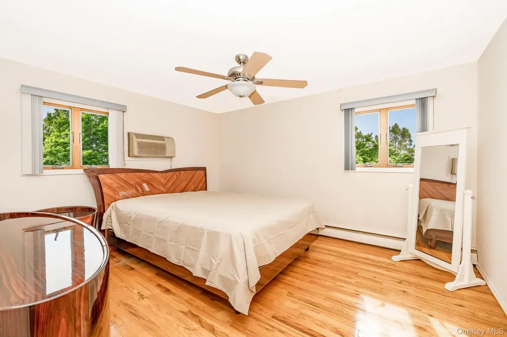 47 W Granada Avenue Lindenhurst NY 11757