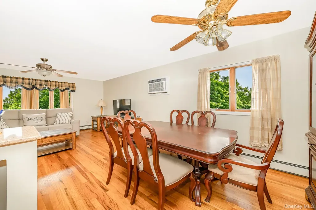 47 W Granada Avenue Lindenhurst NY 11757