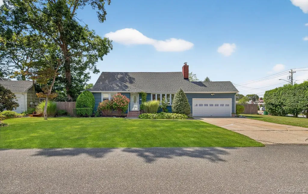 335 Mccall Avenue West Islip NY 11795