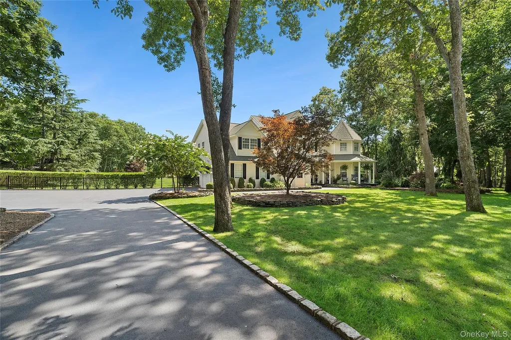 75 Inlet View Path East Moriches NY 11940