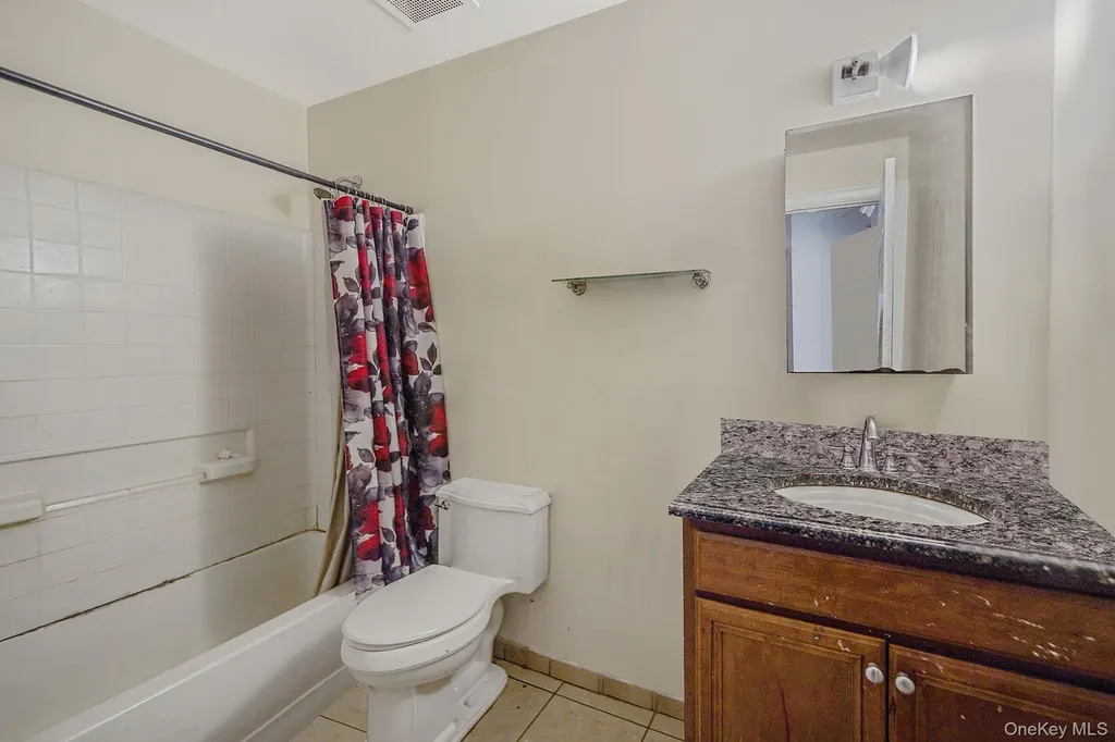 258 Medea Way Central Islip NY 11722