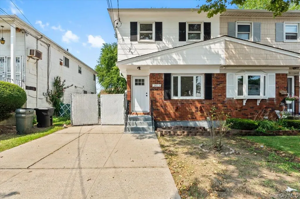 25311 147th Road Rosedale NY 11422