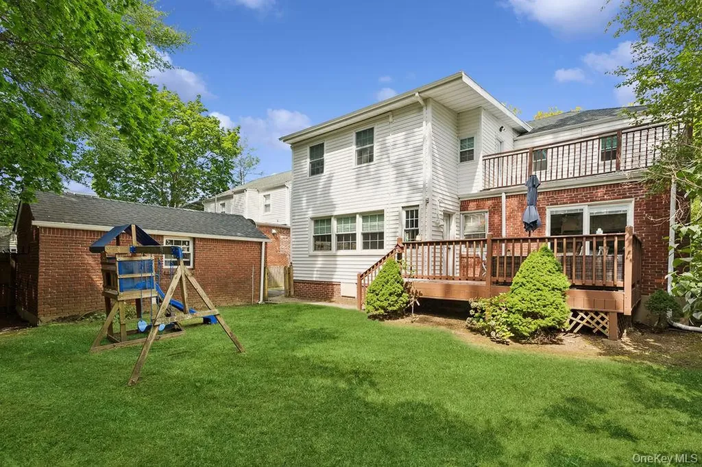 161 Midgely Drive Hewlett NY 11557
