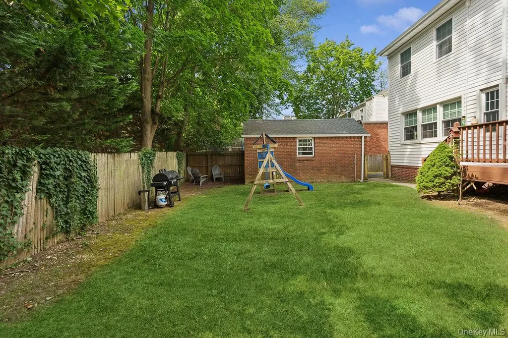 161 Midgely Drive Hewlett NY 11557