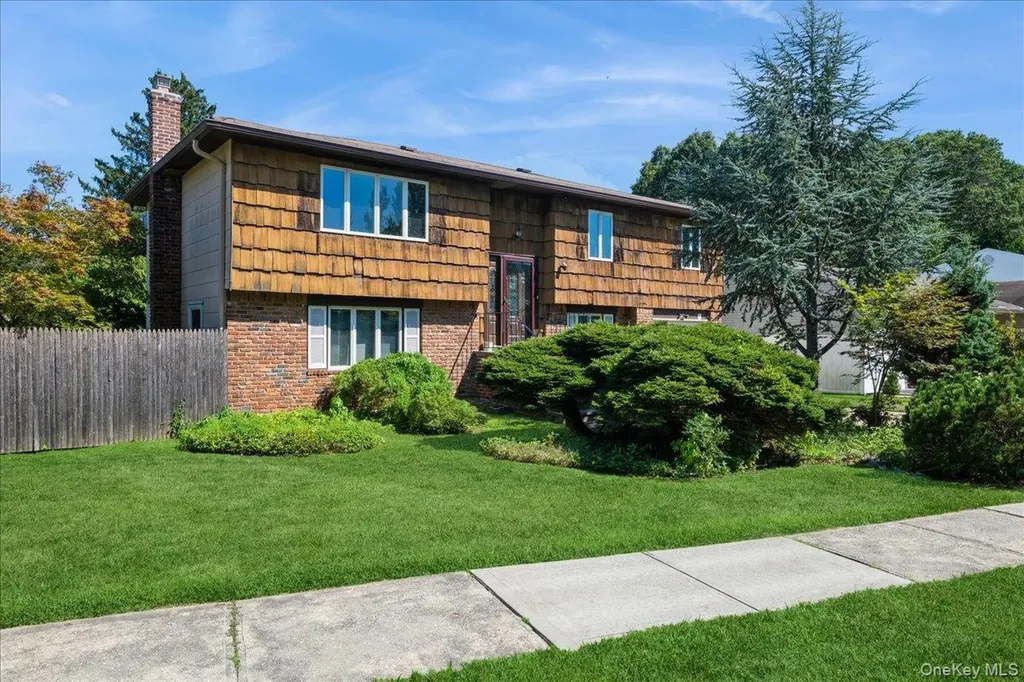10 Marsulin Drive Syosset NY 11791