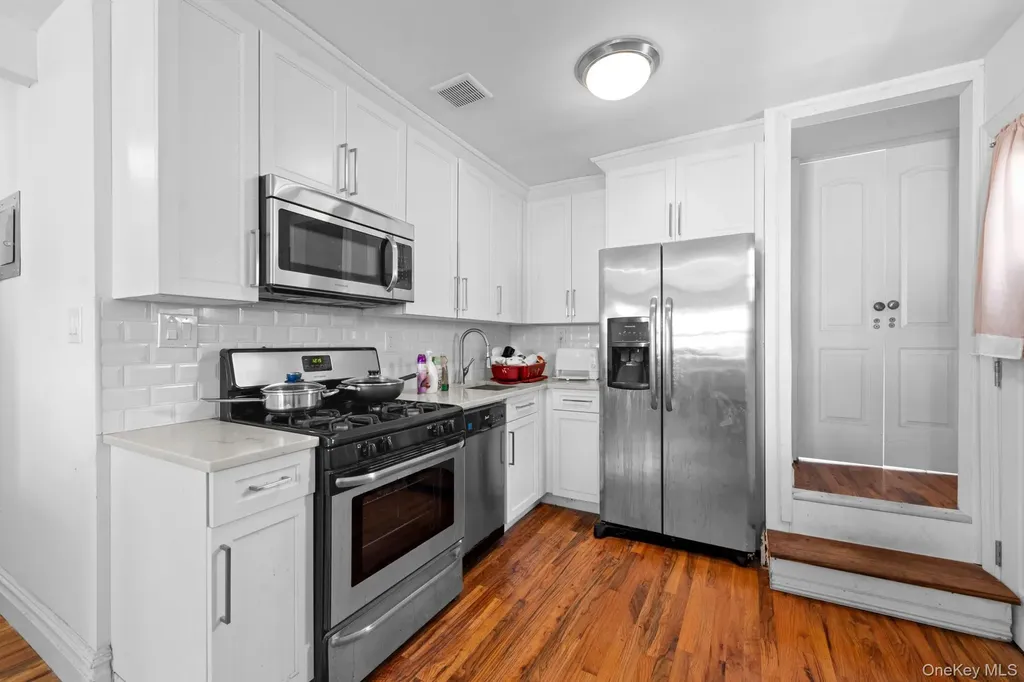 10541 Seaview Avenue Brooklyn NY 11236