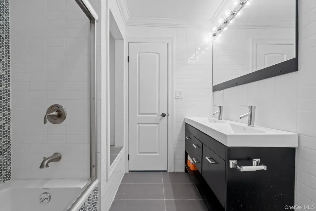 10541 Seaview Avenue Brooklyn NY 11236