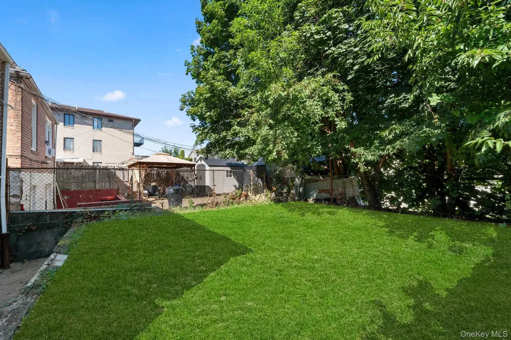 3210 Paulding Avenue Bronx NY 10469