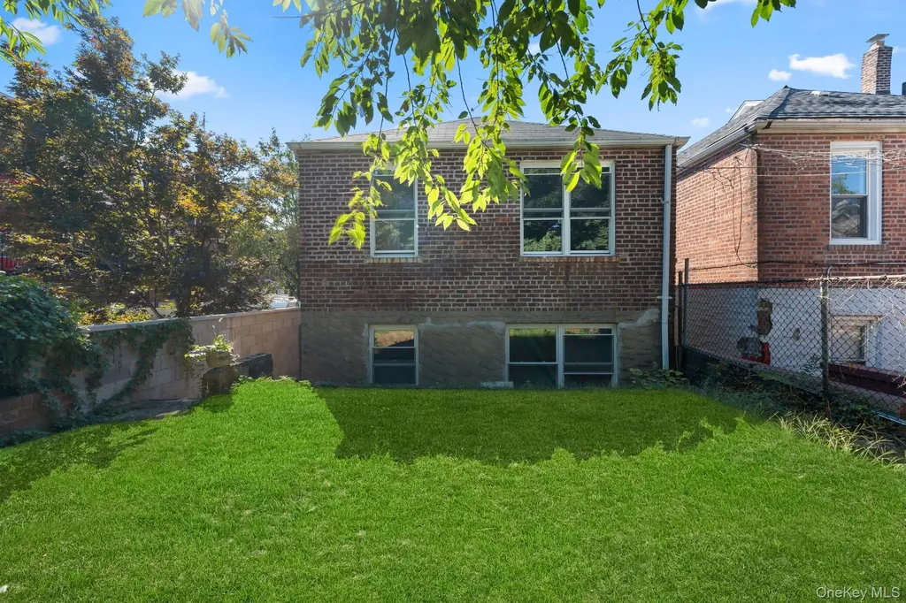 3210 Paulding Avenue Bronx NY 10469