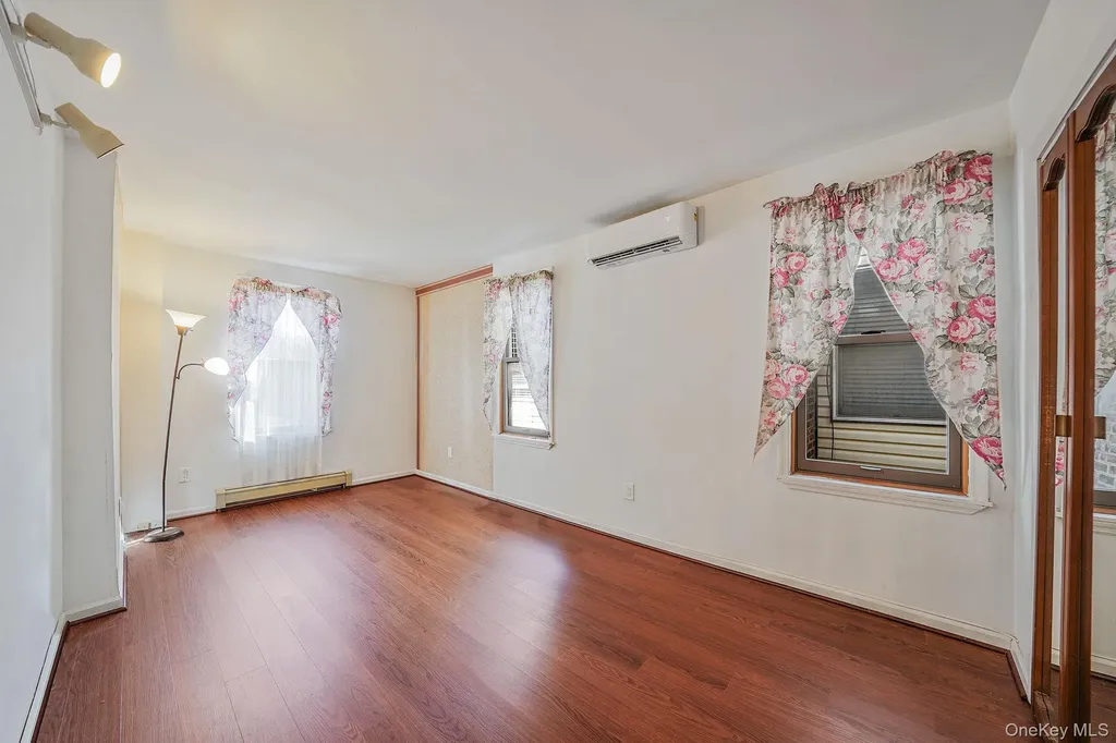 1636 Williamsbridge Road Bronx NY 10461