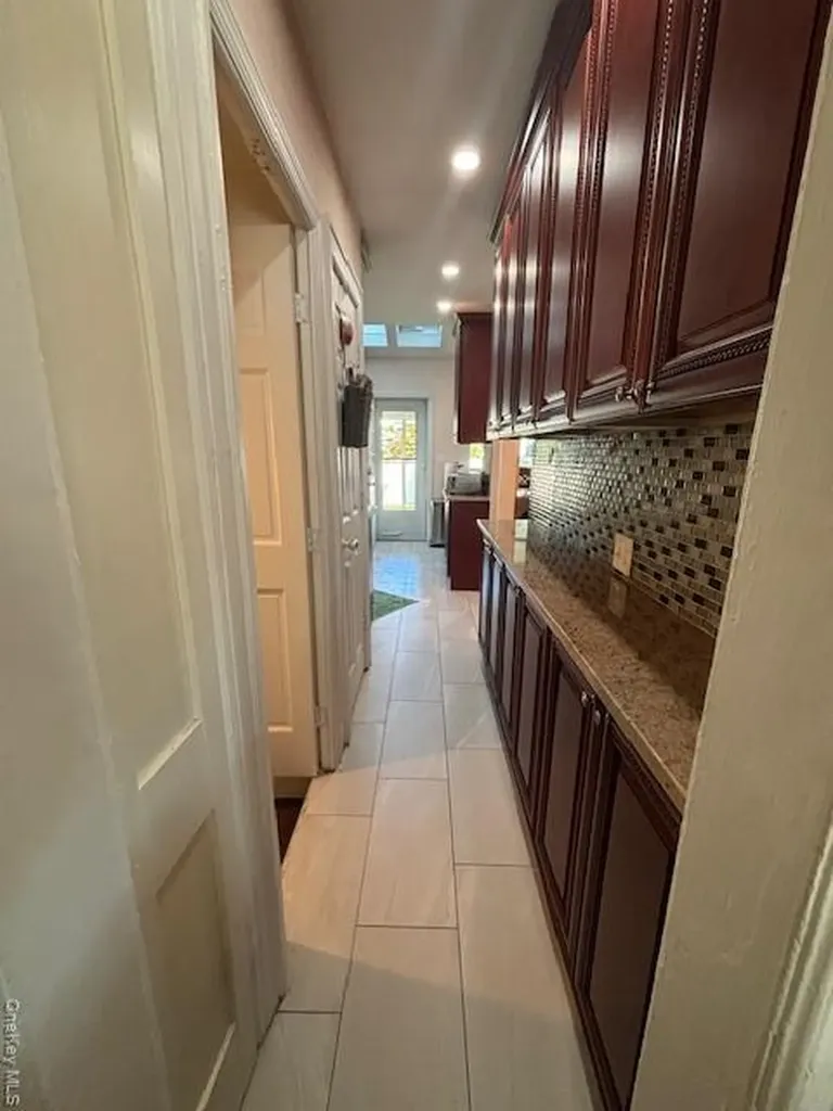 452 Macatee Place Mineola NY 11501